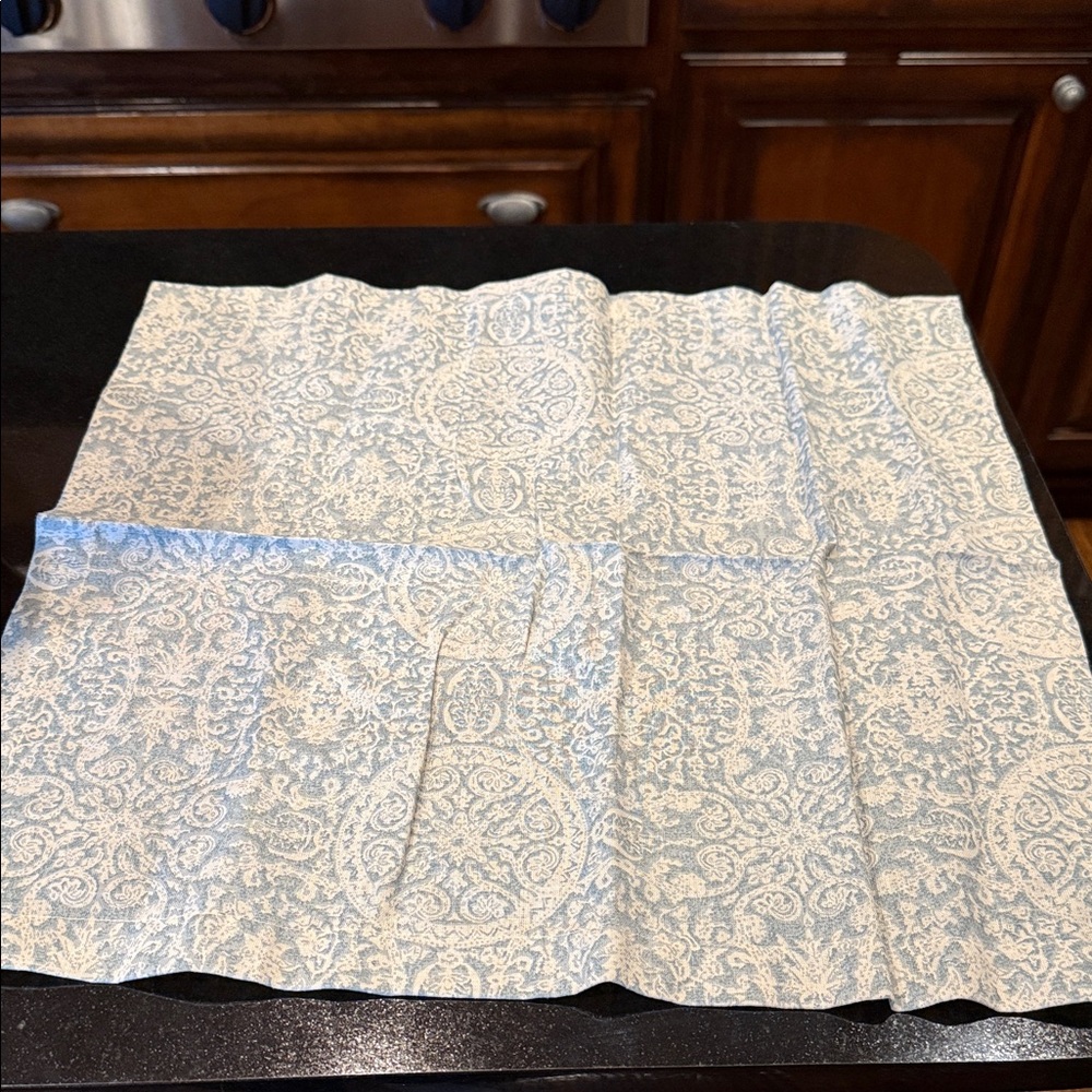 Pottery Barn napkinsElegant Blue and White Patterned Fabric. Set of 4